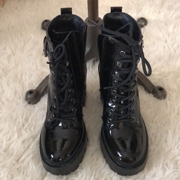 Gbg Los Angeles woman’s heeled black shiny boots size 6 - Picture 2 of 7
